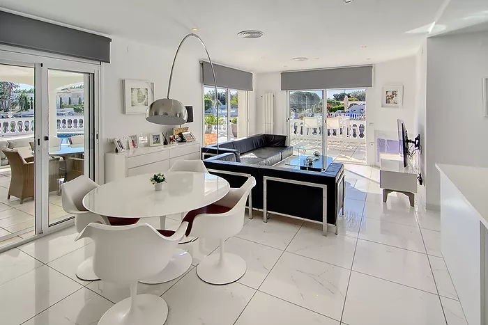 Casa en venta en Empuriabrava al canal ancho
