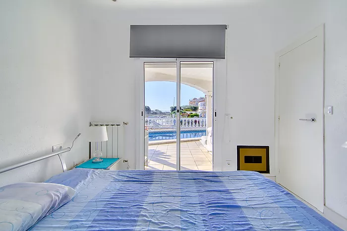 Casa en venta en Empuriabrava al canal ancho