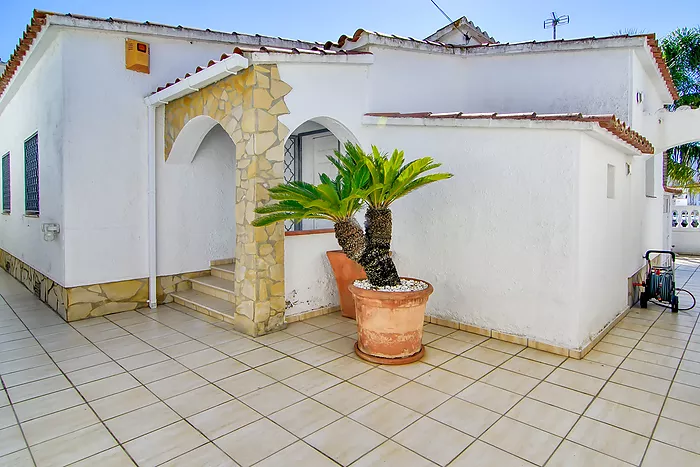 Casa en venta en Empuriabrava al canal ancho