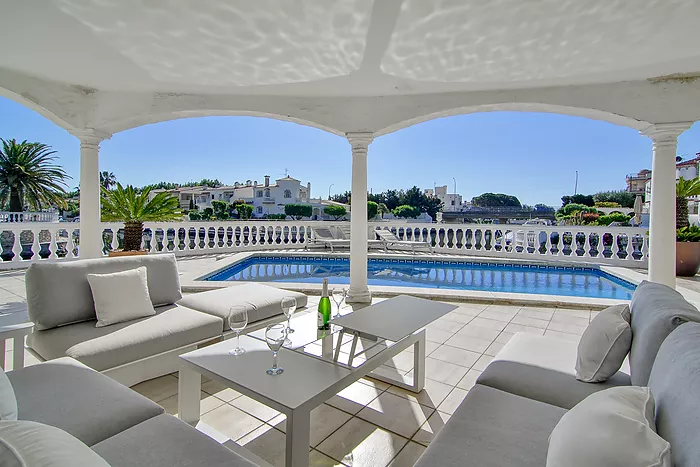 Casa en venta en Empuriabrava al canal ancho