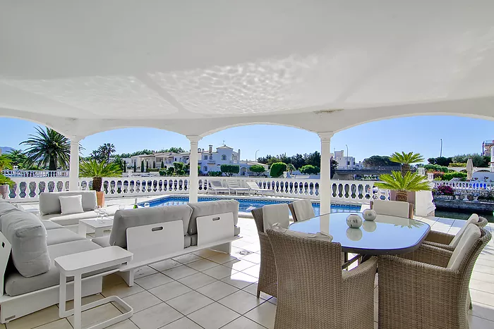 Casa en venta en Empuriabrava al canal ancho