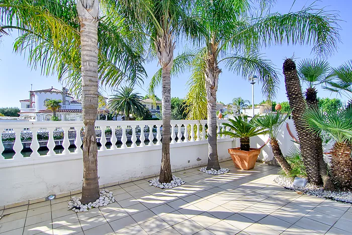 Casa en venta en Empuriabrava al canal ancho