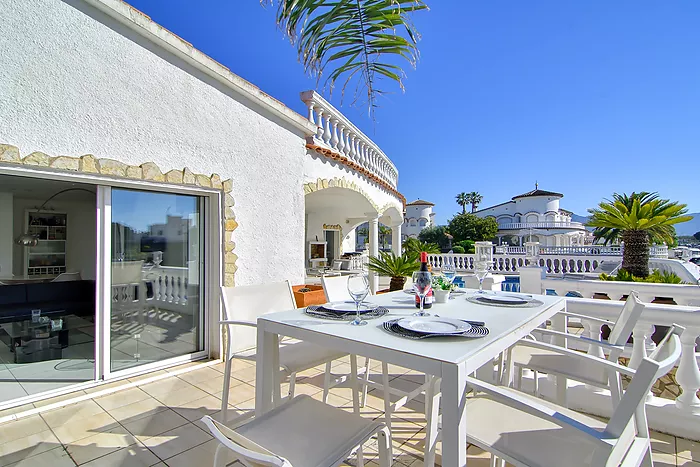Casa en venta en Empuriabrava al canal ancho