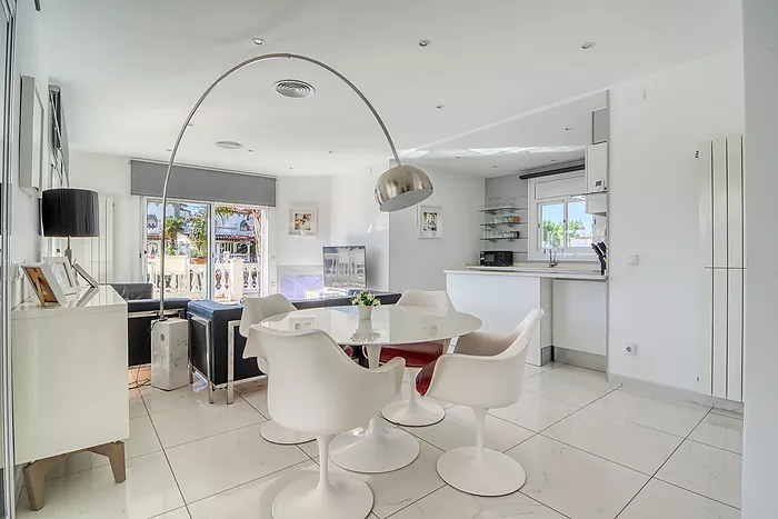Casa en venta en Empuriabrava al canal ancho