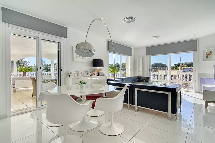 Casa en venta en Empuriabrava al canal ancho