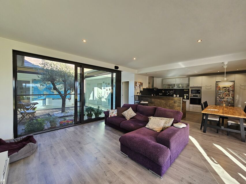 Modern ground floor villa with patio and pool