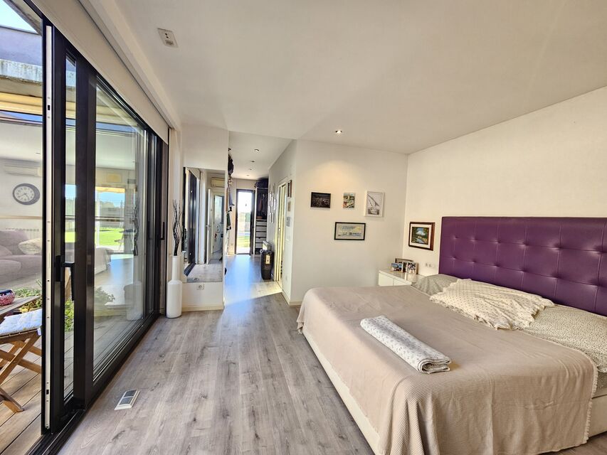 Modern ground floor villa with patio and pool