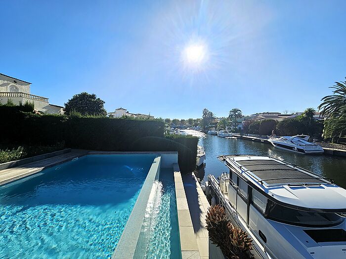 Maison à vendre à Empuriabrava au canal large