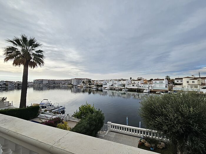 House for sale in Empuriabrava in a big channel