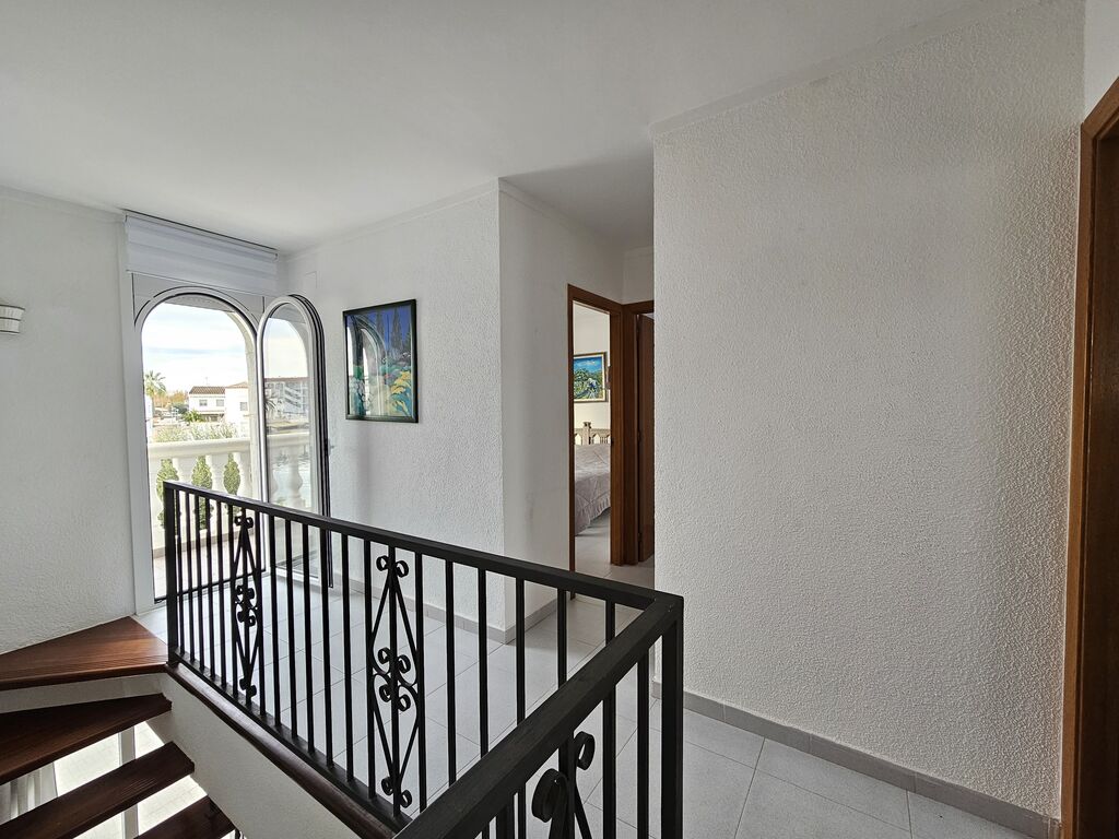 House for sale in Empuriabrava in a big channel