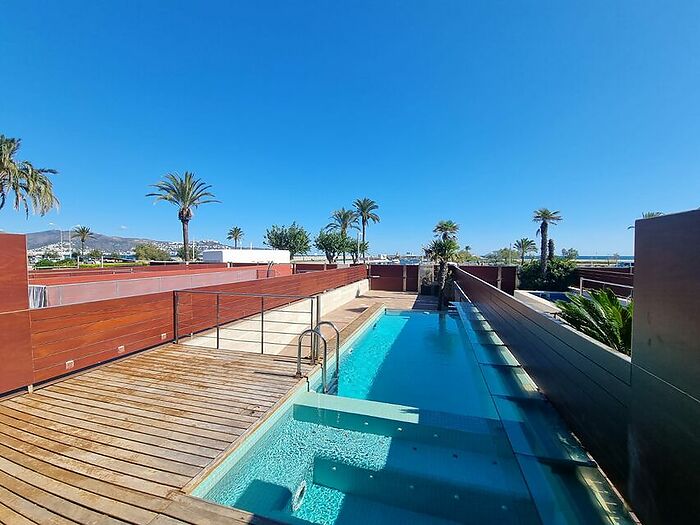 House for sale in Empuriabrava on the first line