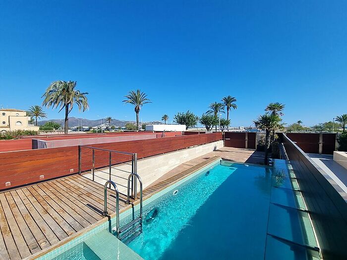 House for sale in Empuriabrava on the first line