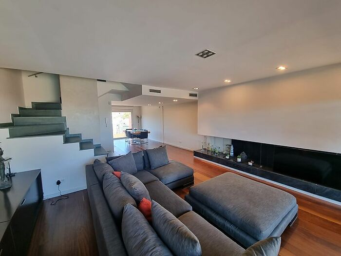 House for sale in Empuriabrava on the first line