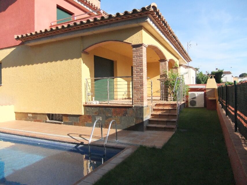 Large house 500m from the beach of Riells in L´escala