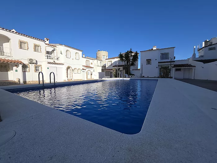 House for sale in Empuriabrava in a big channel