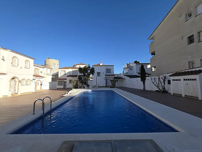 House for sale in Empuriabrava in a big channel