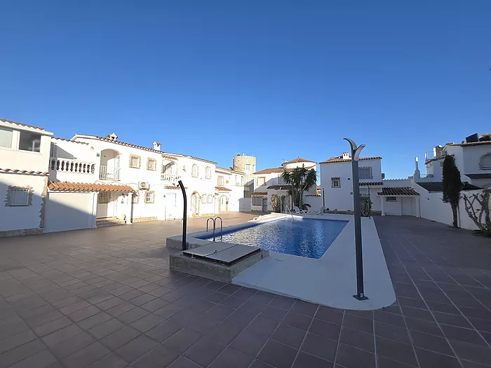 House for sale in Empuriabrava in a big channel
