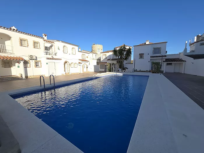 House for sale in Empuriabrava in a big channel
