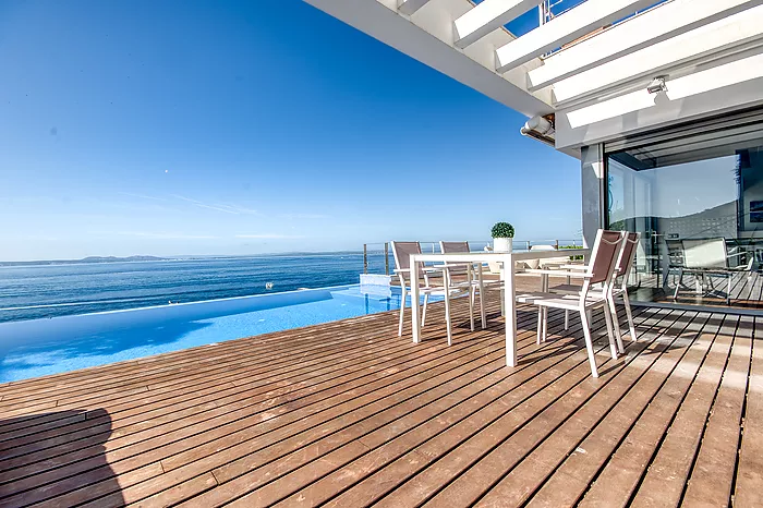 Modern villa with infinity pool and breathtaking sea views in Roses. Your paradise is waiting for yo