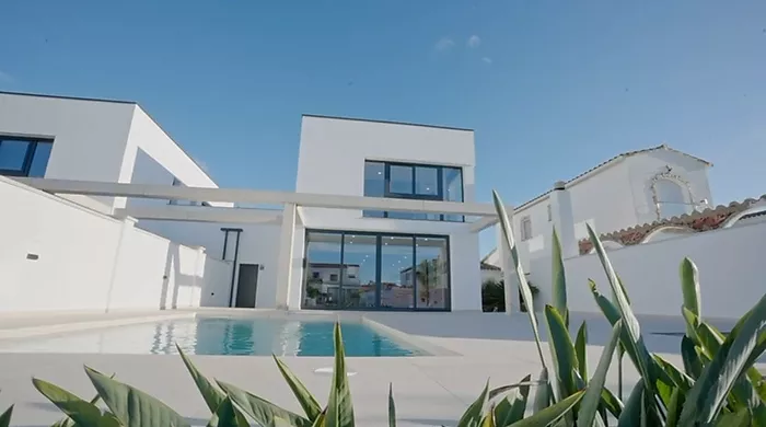 New villa for sale in Empuriabrava