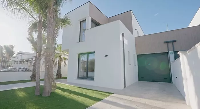 New villa for sale in Empuriabrava