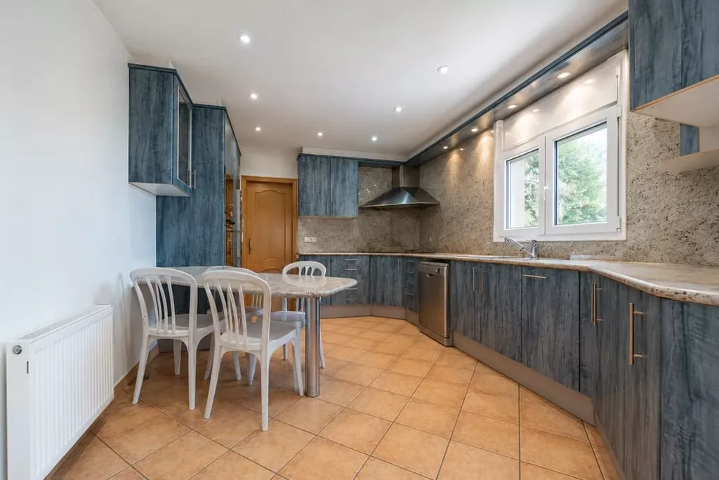 Exklusive Villa in zweiter Meereslinie mit privatem Pool in Empuriabrava.
