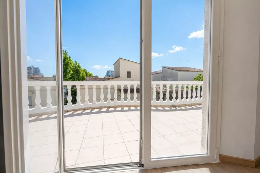 Exklusive Villa in zweiter Meereslinie mit privatem Pool in Empuriabrava.