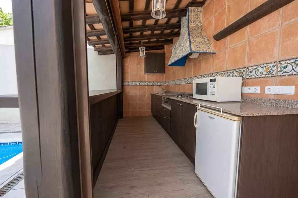 Exklusive Villa in zweiter Meereslinie mit privatem Pool in Empuriabrava.