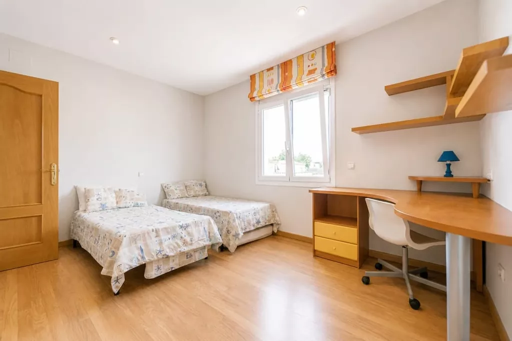 Exklusive Villa in zweiter Meereslinie mit privatem Pool in Empuriabrava.