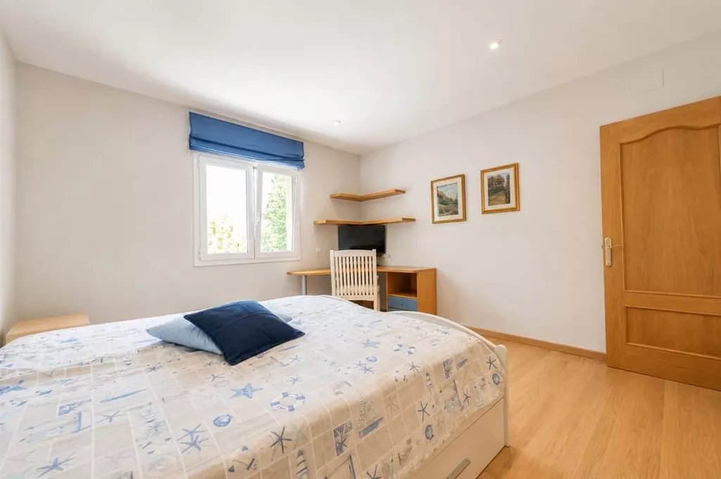 Exklusive Villa in zweiter Meereslinie mit privatem Pool in Empuriabrava.