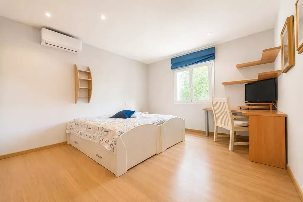 Exklusive Villa in zweiter Meereslinie mit privatem Pool in Empuriabrava.
