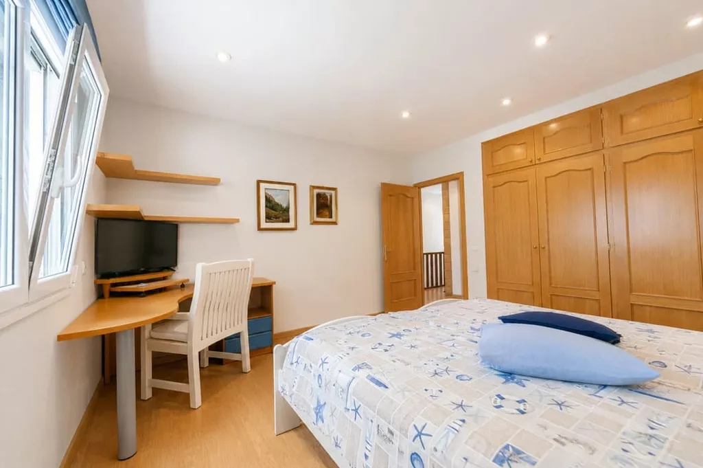 Exklusive Villa in zweiter Meereslinie mit privatem Pool in Empuriabrava.