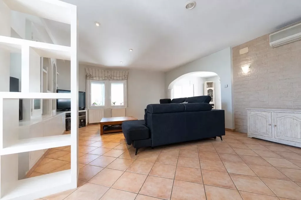 Exklusive Villa in zweiter Meereslinie mit privatem Pool in Empuriabrava.