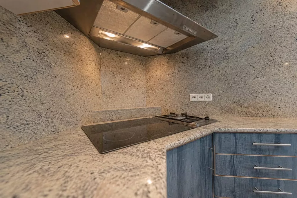 Exklusive Villa in zweiter Meereslinie mit privatem Pool in Empuriabrava.