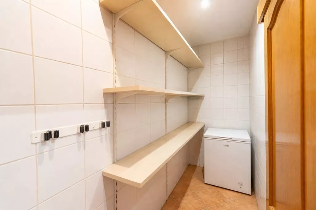Exklusive Villa in zweiter Meereslinie mit privatem Pool in Empuriabrava.