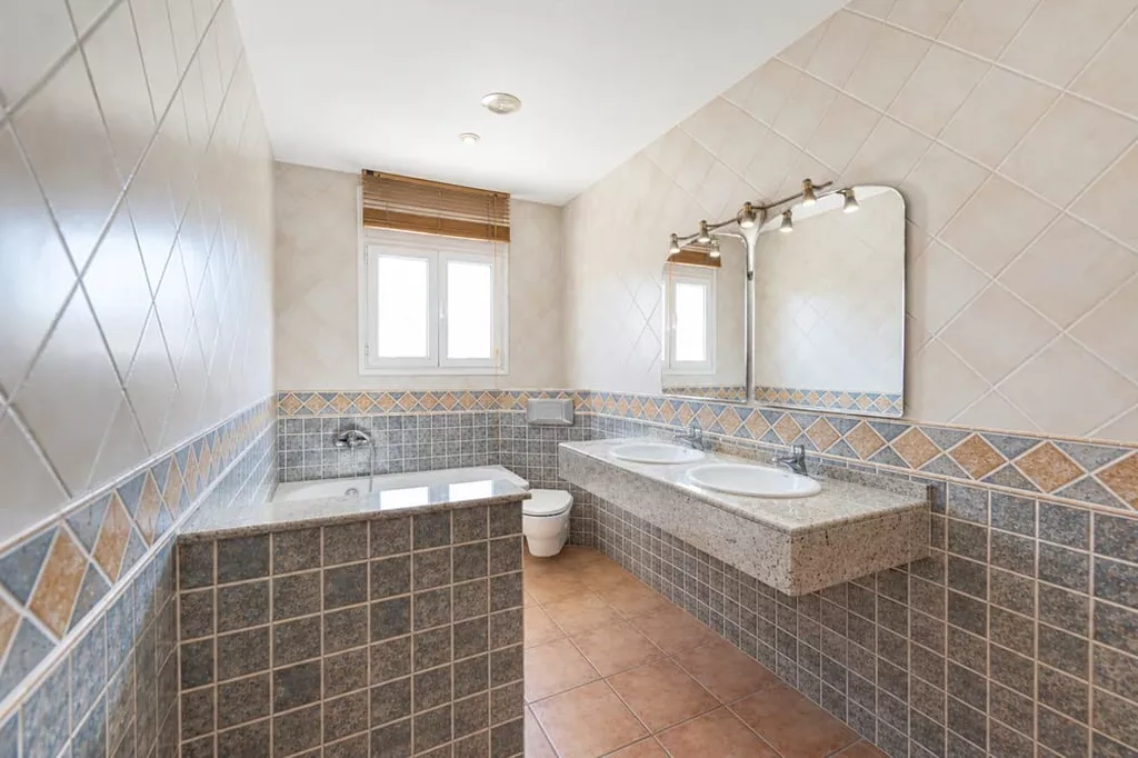 Exklusive Villa in zweiter Meereslinie mit privatem Pool in Empuriabrava.