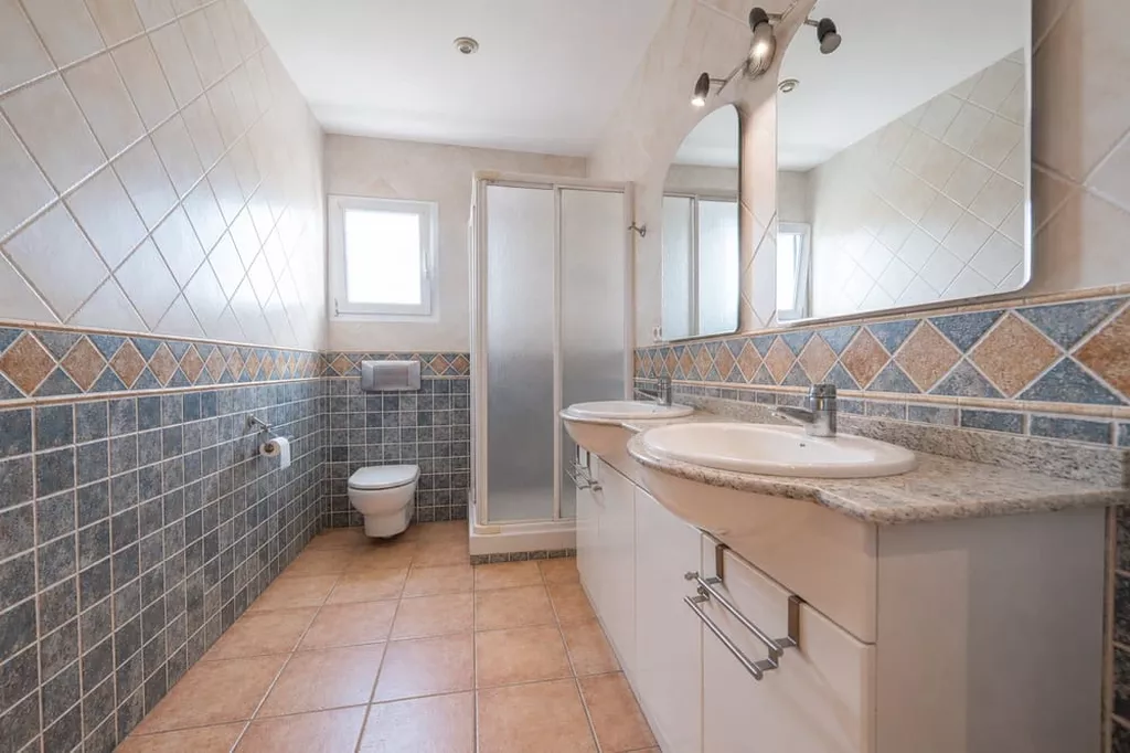 Exklusive Villa in zweiter Meereslinie mit privatem Pool in Empuriabrava.