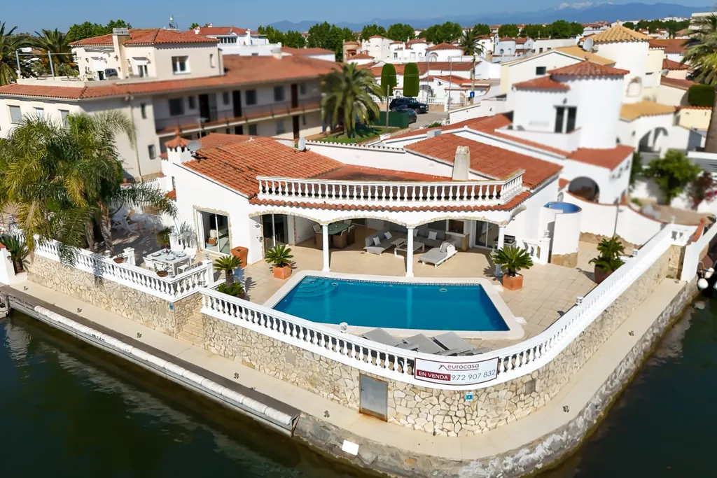 Maison à vendre à Empuriabrava au canal large