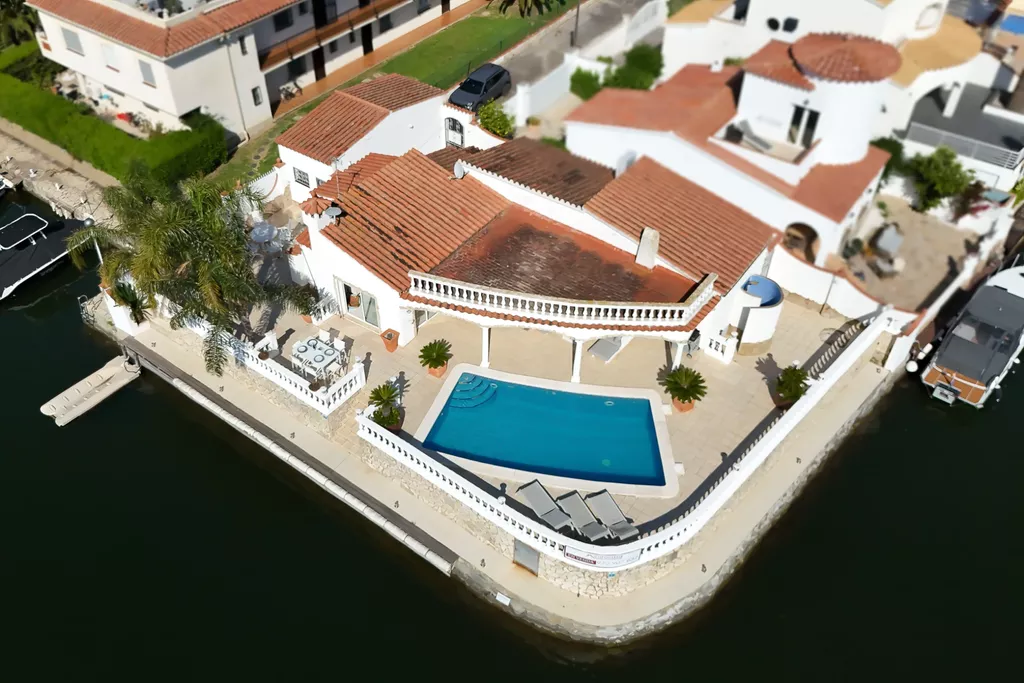 Maison à vendre à Empuriabrava au canal large