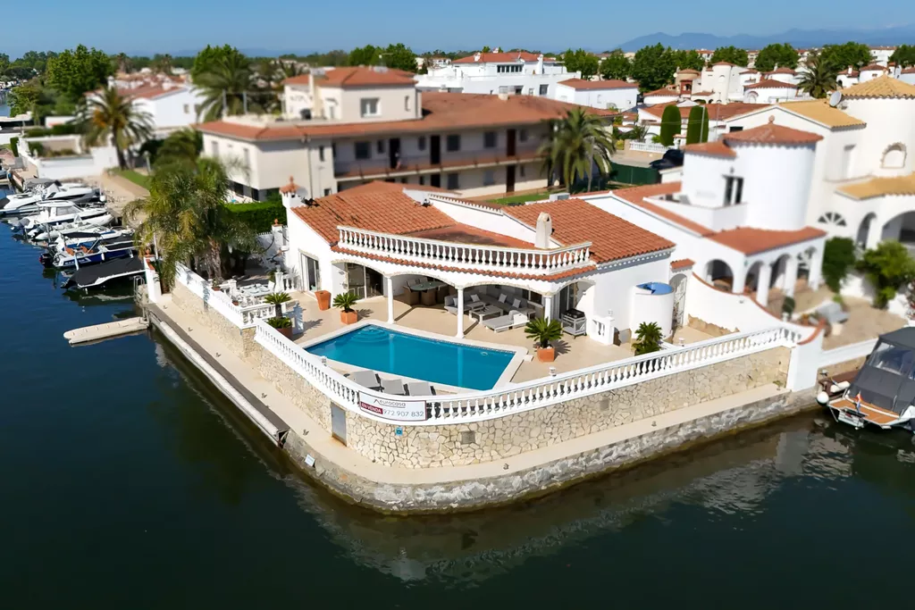 Maison à vendre à Empuriabrava au canal large