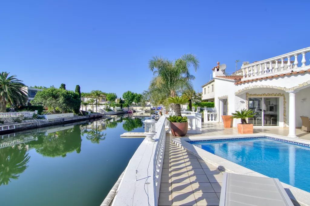 Maison à vendre à Empuriabrava au canal large