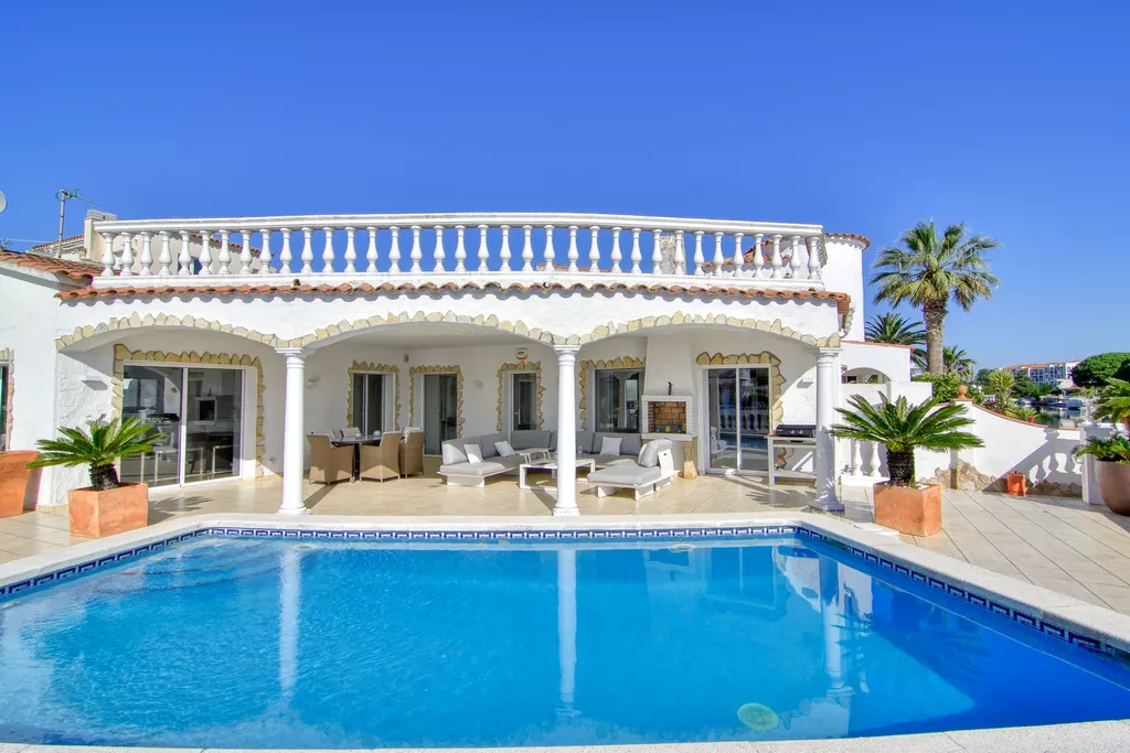 Maison à vendre à Empuriabrava au canal large