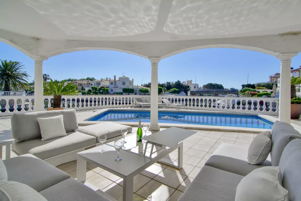 Maison à vendre à Empuriabrava au canal large