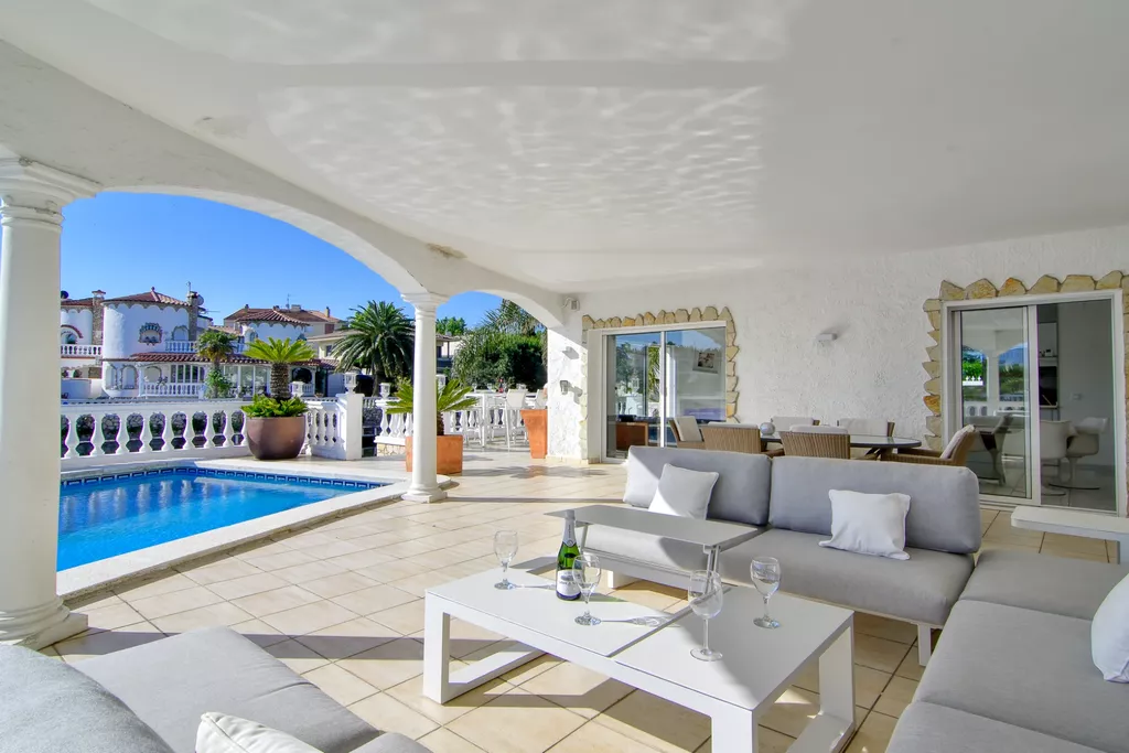 Maison à vendre à Empuriabrava au canal large