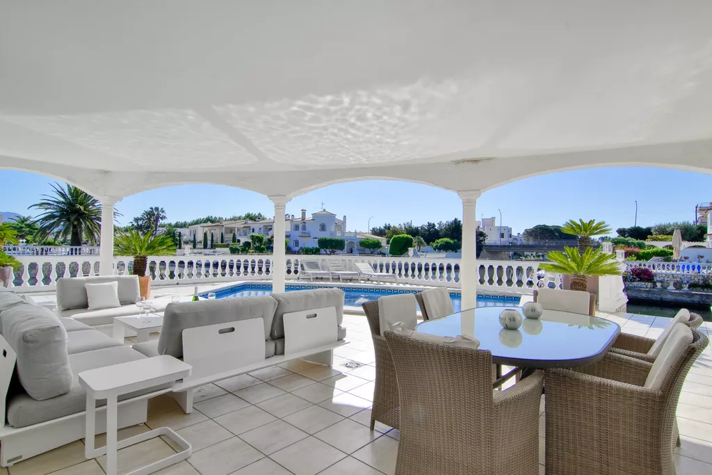 Maison à vendre à Empuriabrava au canal large