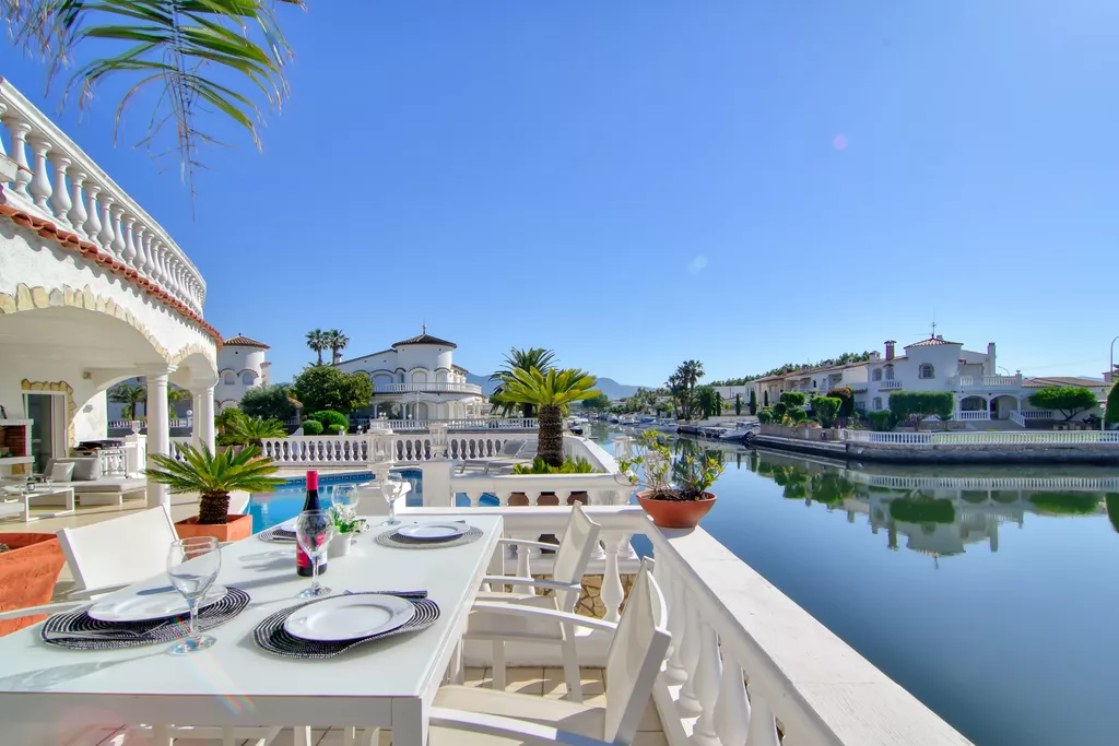 Maison à vendre à Empuriabrava au canal large