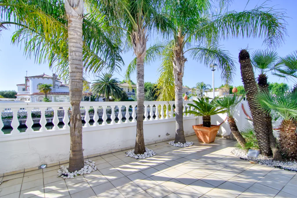 Maison à vendre à Empuriabrava au canal large