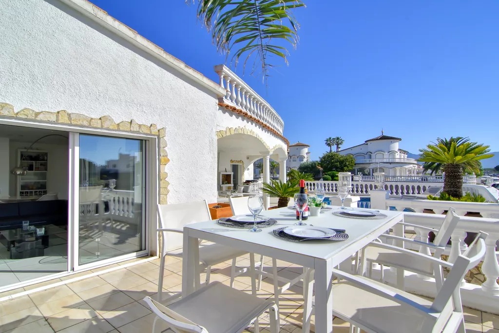 Maison à vendre à Empuriabrava au canal large