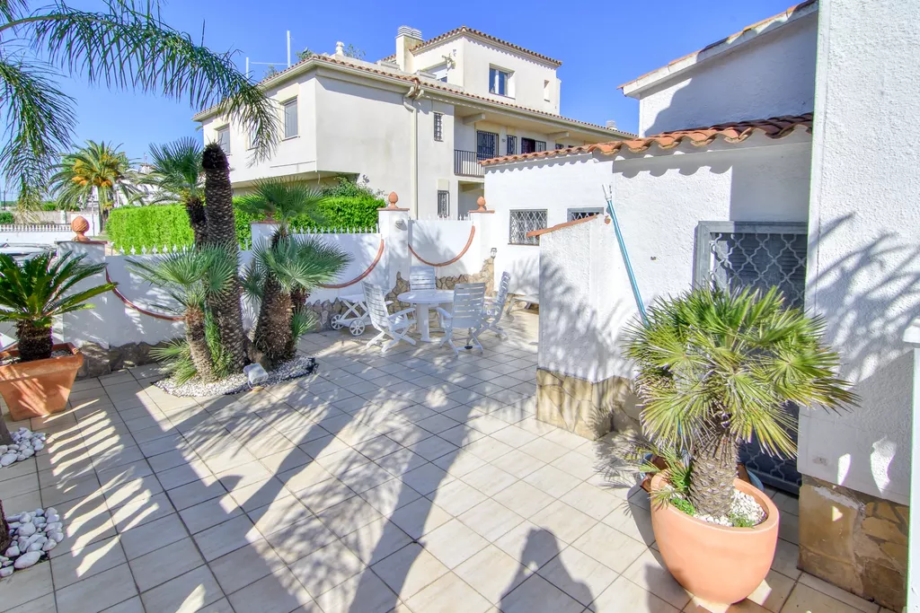 Maison à vendre à Empuriabrava au canal large