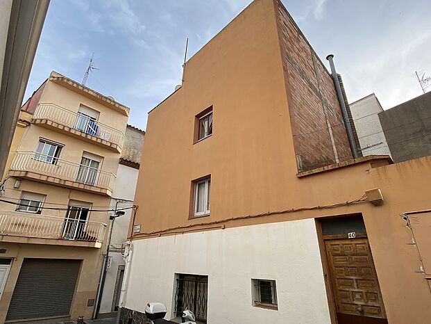 Building opportunity in the heart of Roses